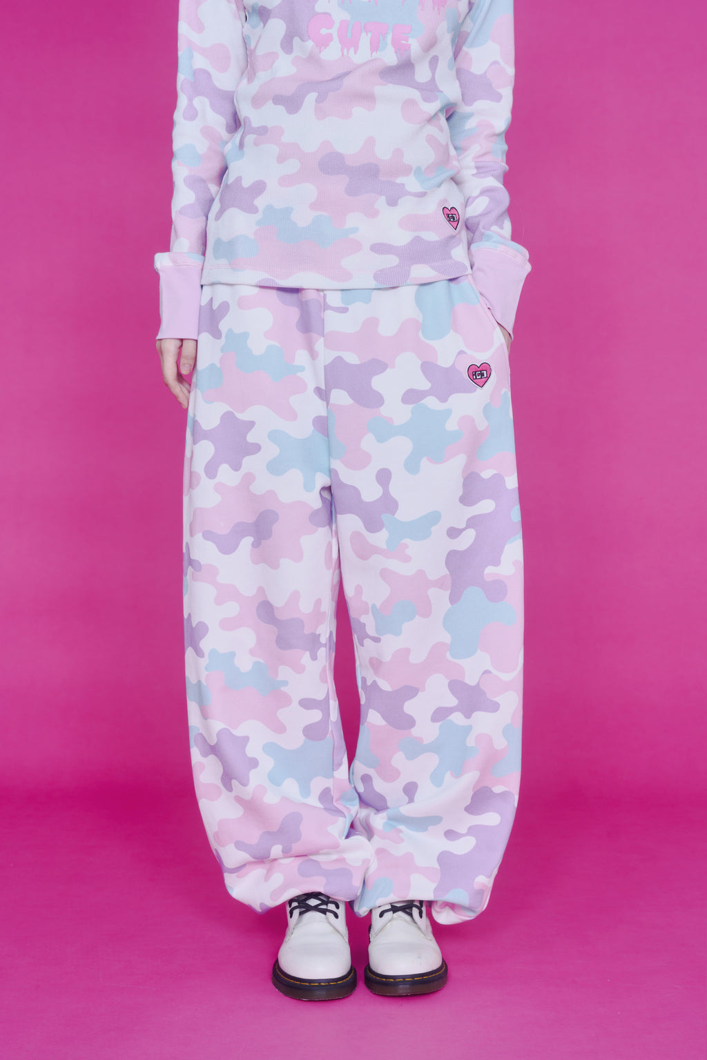 KAWAII CAMO SWEATPANTS PINK