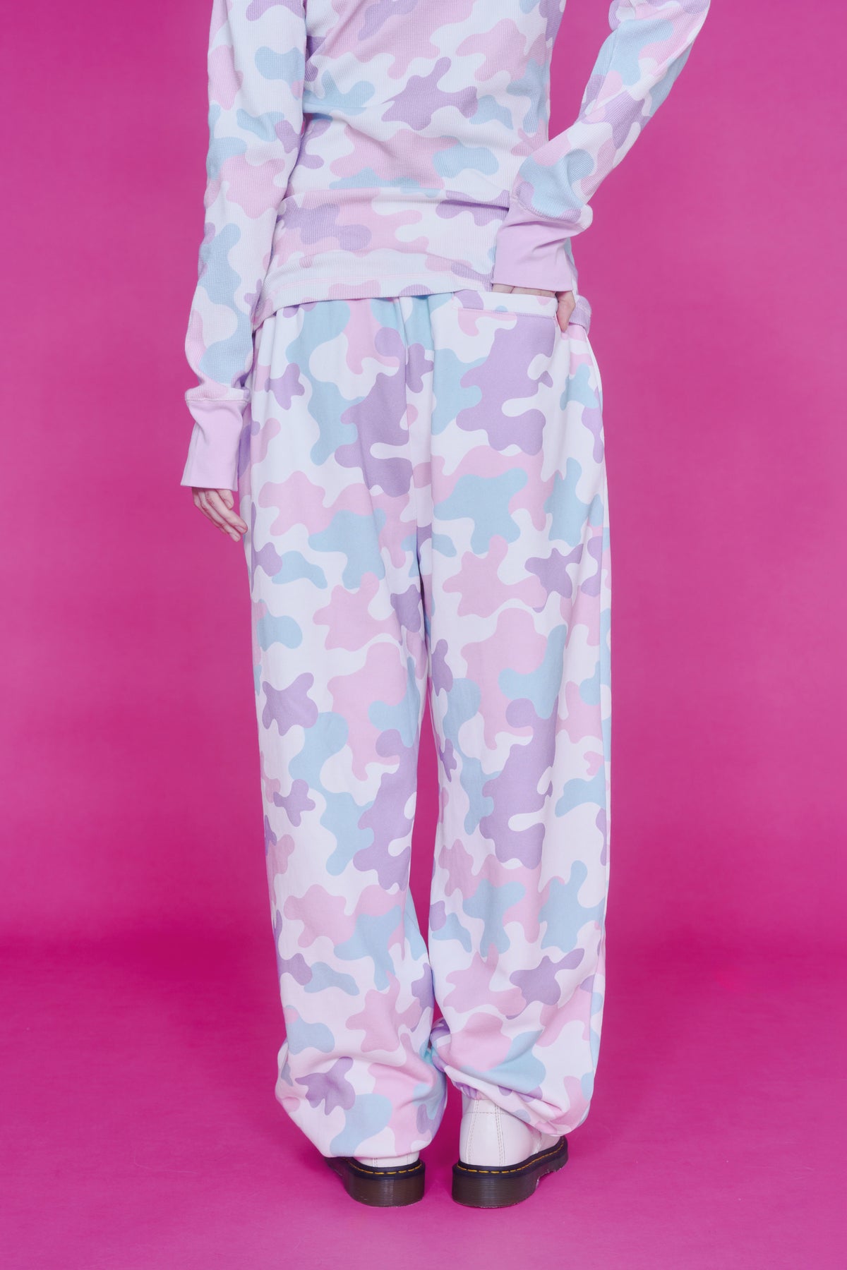 KAWAII CAMO SWEATPANTS PINK