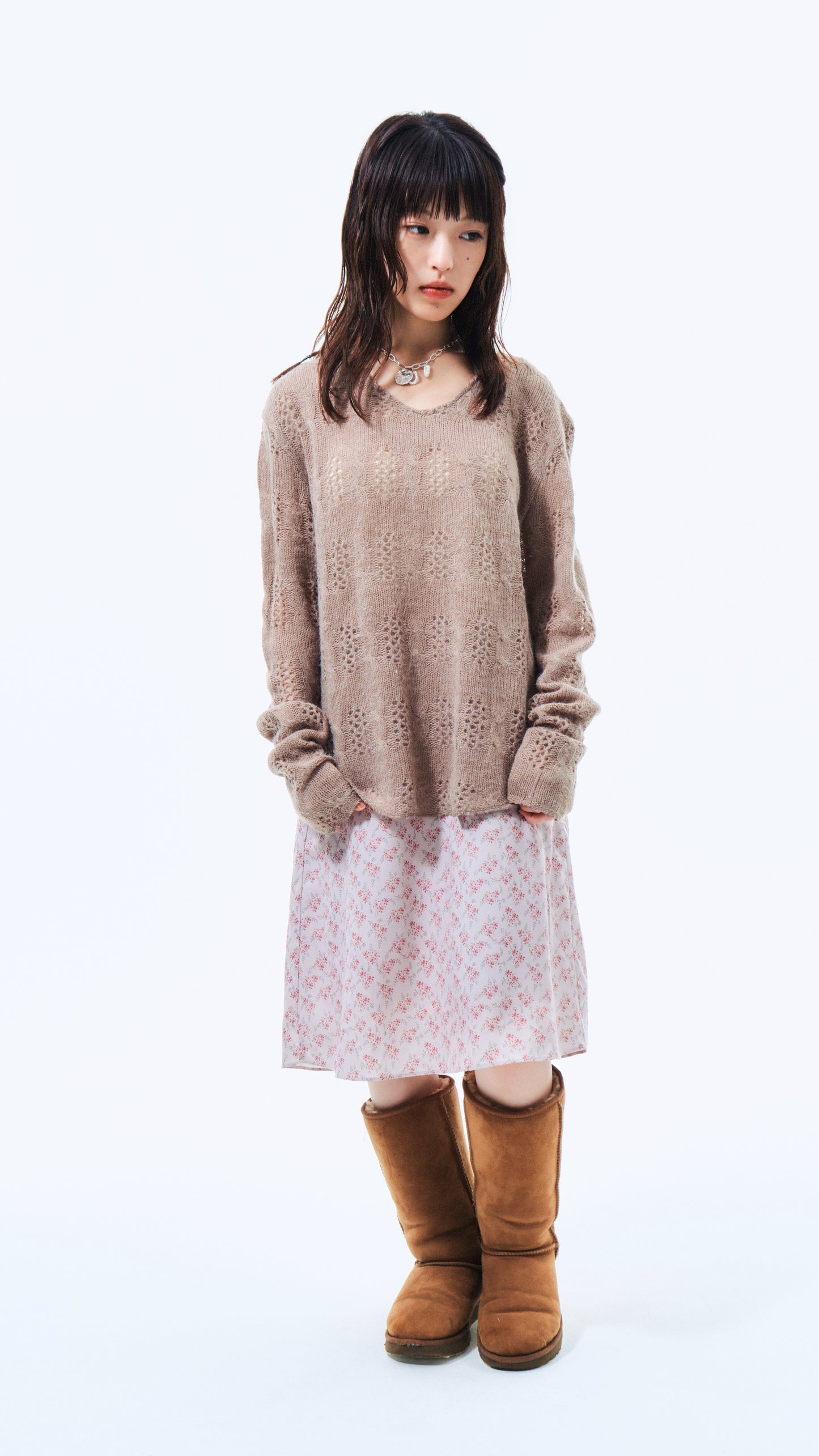 Eyelet V-neck knit (moka)