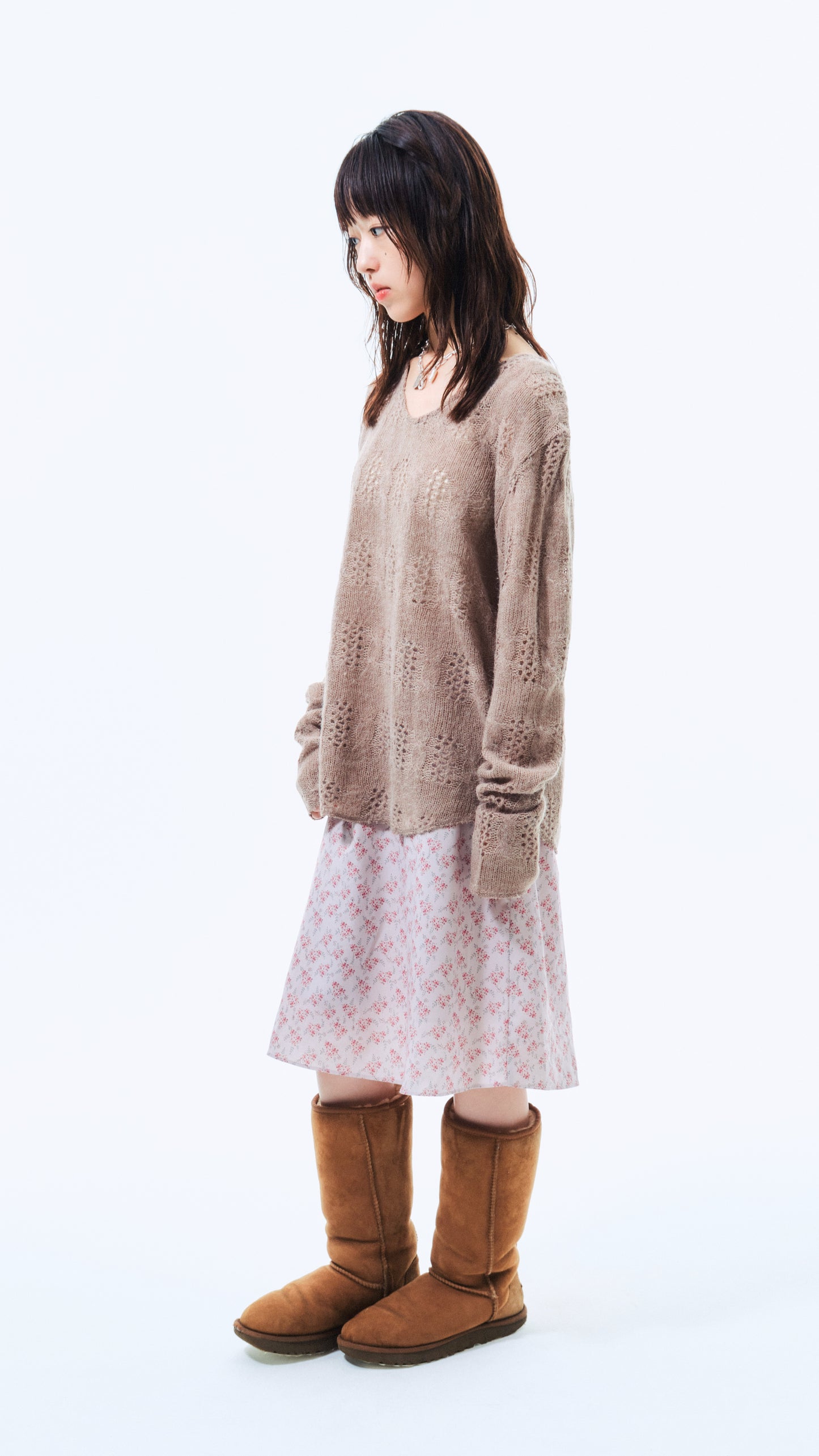 Eyelet V-neck knit (moka)