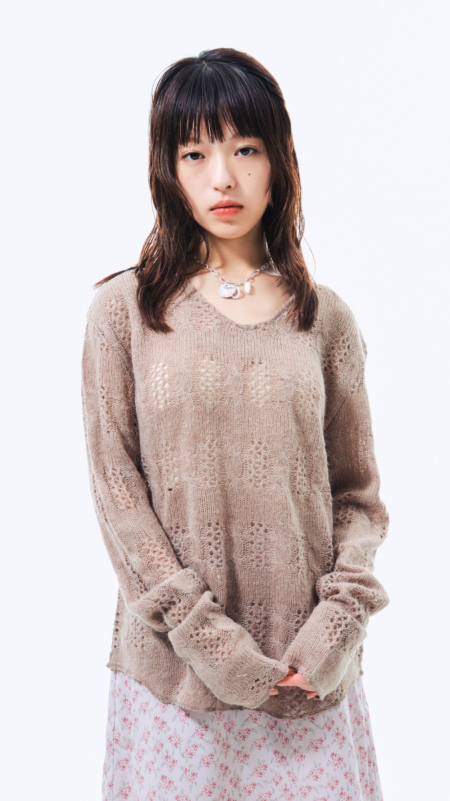 Eyelet V-neck knit (moka)