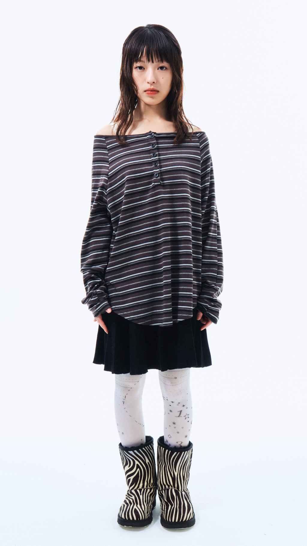Aoki off-shoulder border top (charcoal)