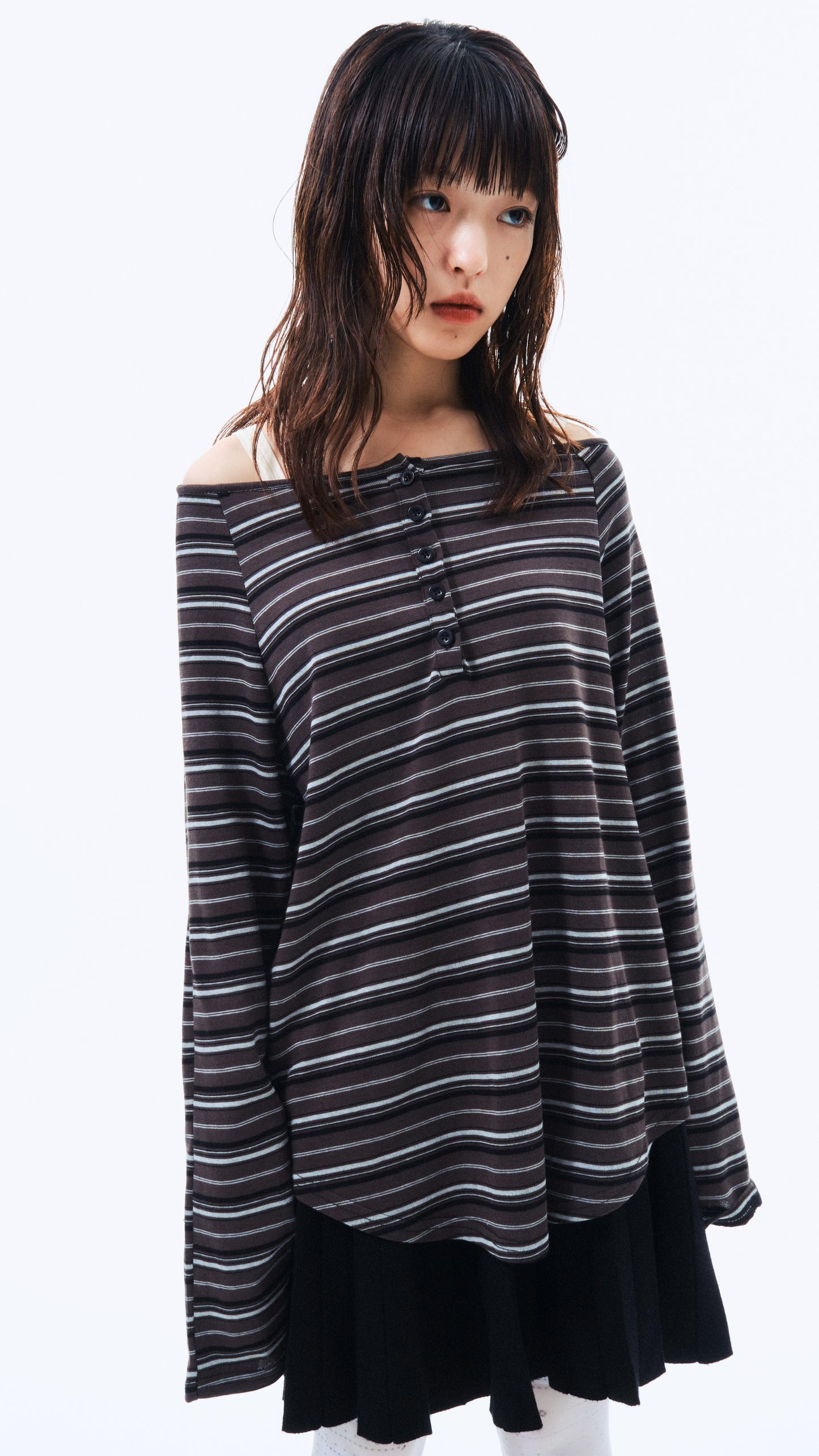 Aoki off-shoulder border top (charcoal)