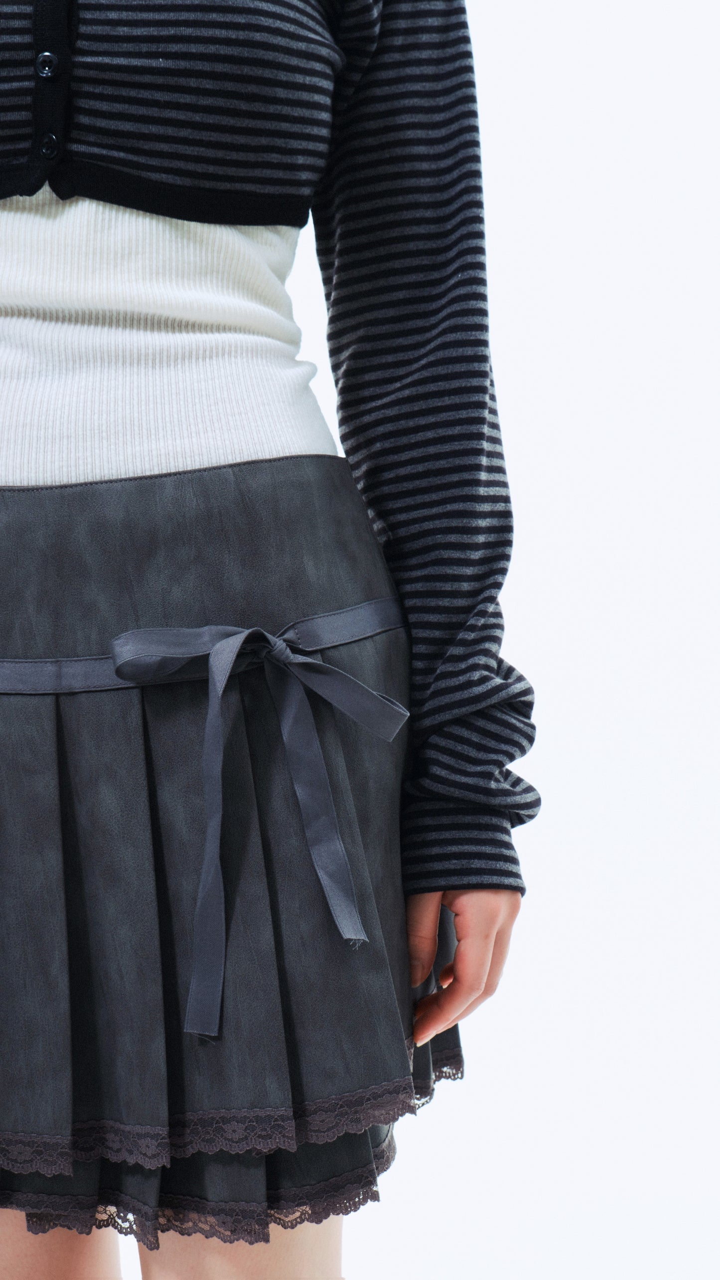 Ribbon pleated leather skirt (gray)