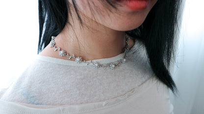 Flower chocker necklace