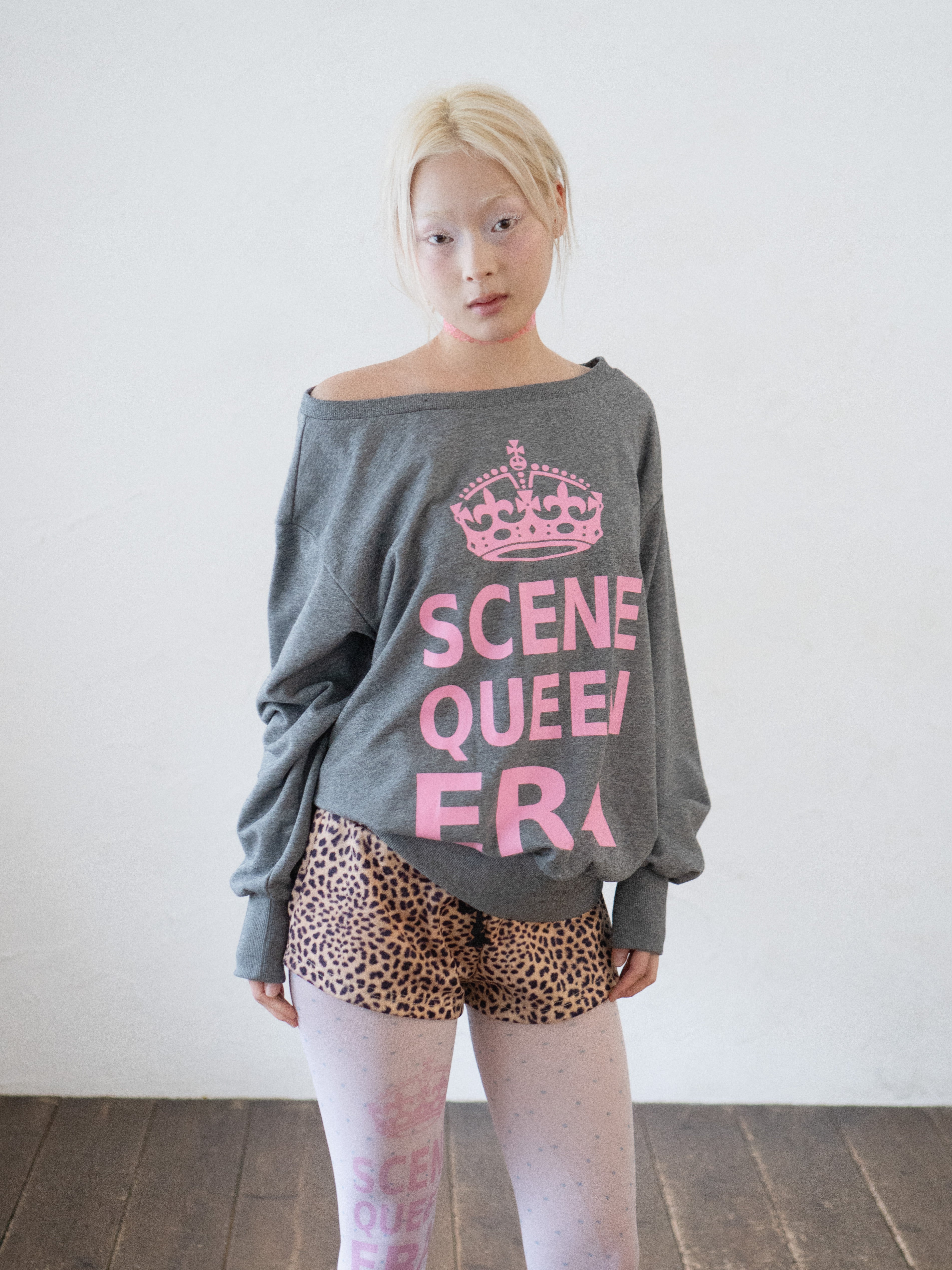 トップス igusa SCENE QUEEN SWEATERSHIRT Scene Queen Sweatshirt – Igusa