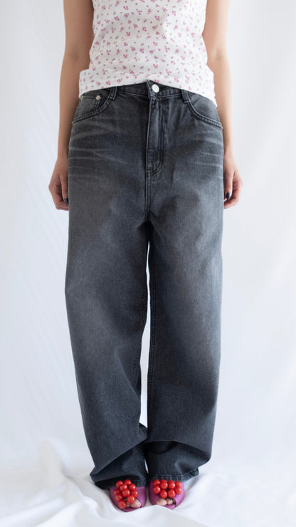 Whiskers straight denim pants (washed black)