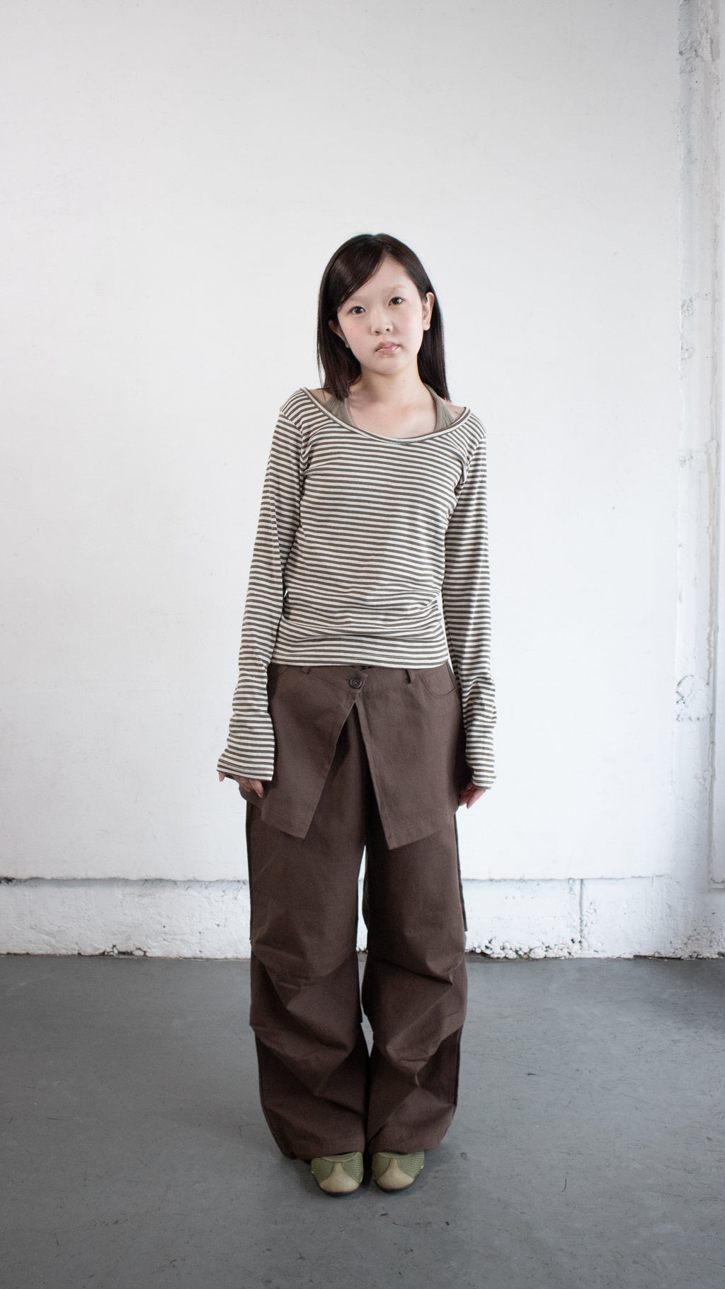 Round neck border L/S tee (brown)