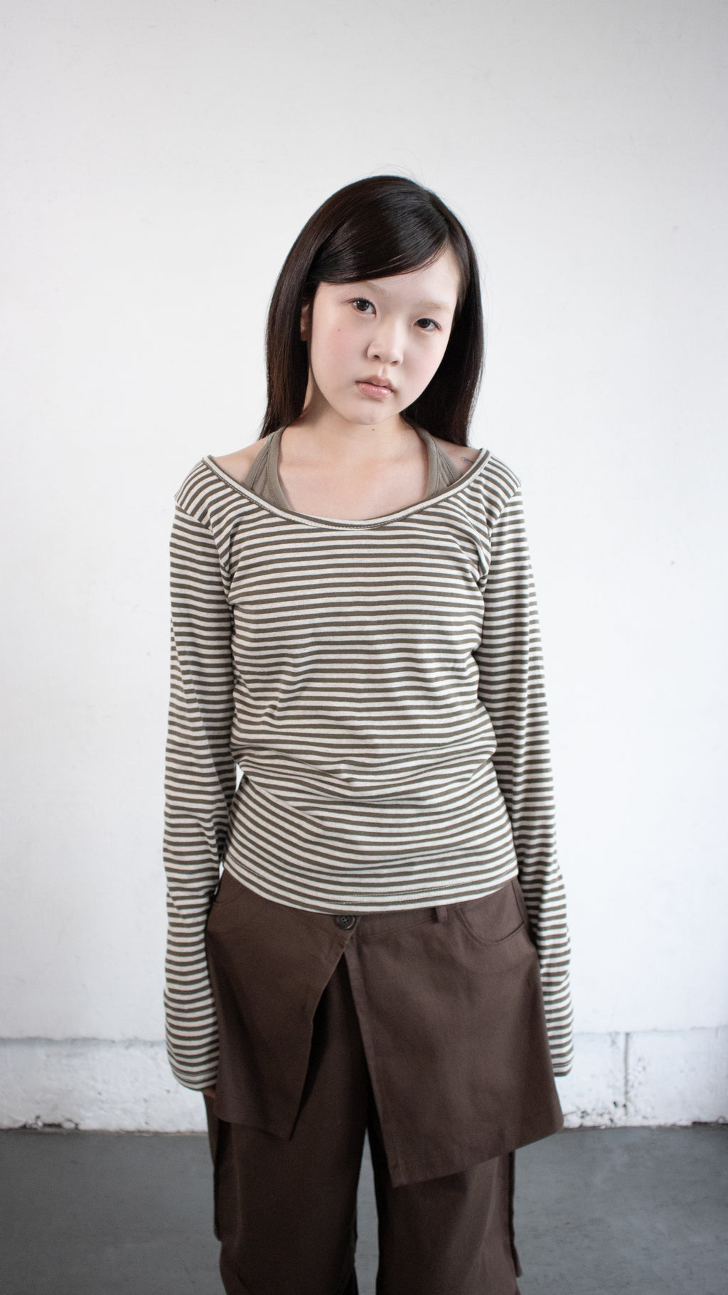 Round neck border L/S tee (brown)