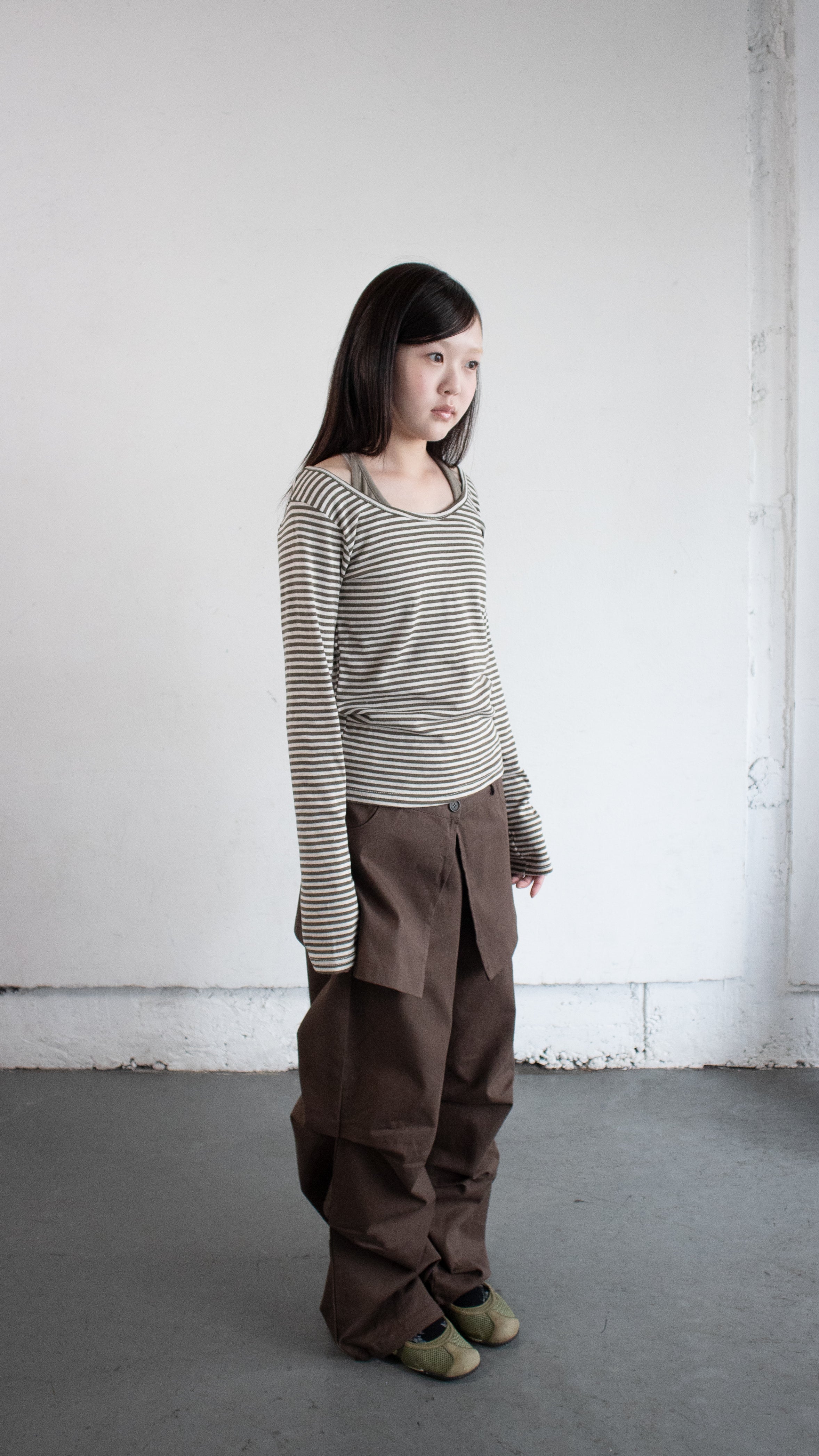 Round neck border L/S tee (brown)