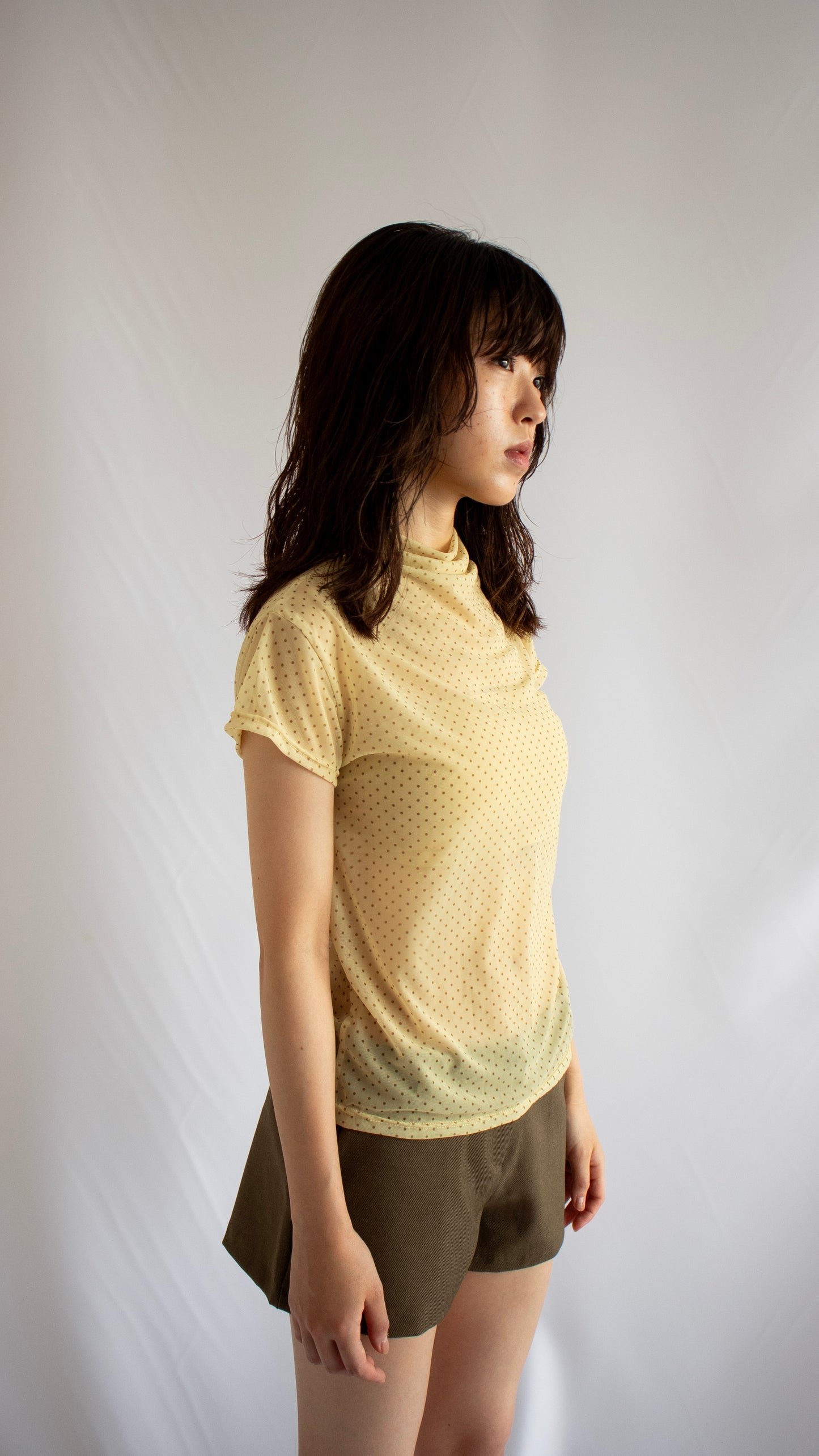 Dot sheer mock neck S\S tee (yellow)