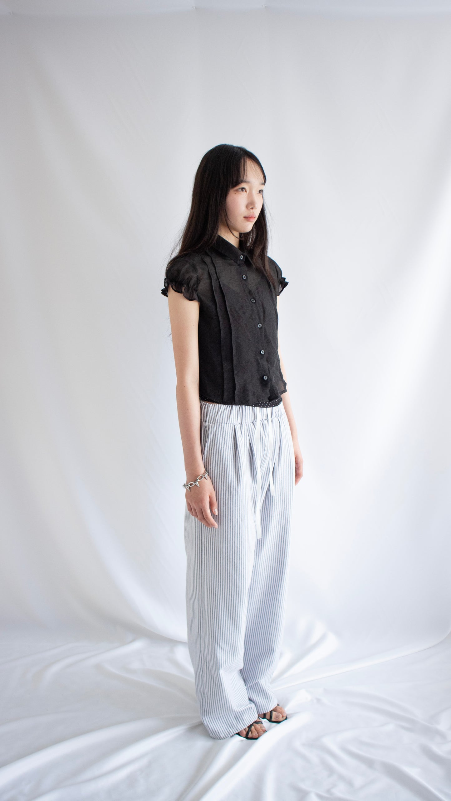 Frill tafetta puff shirt (black)