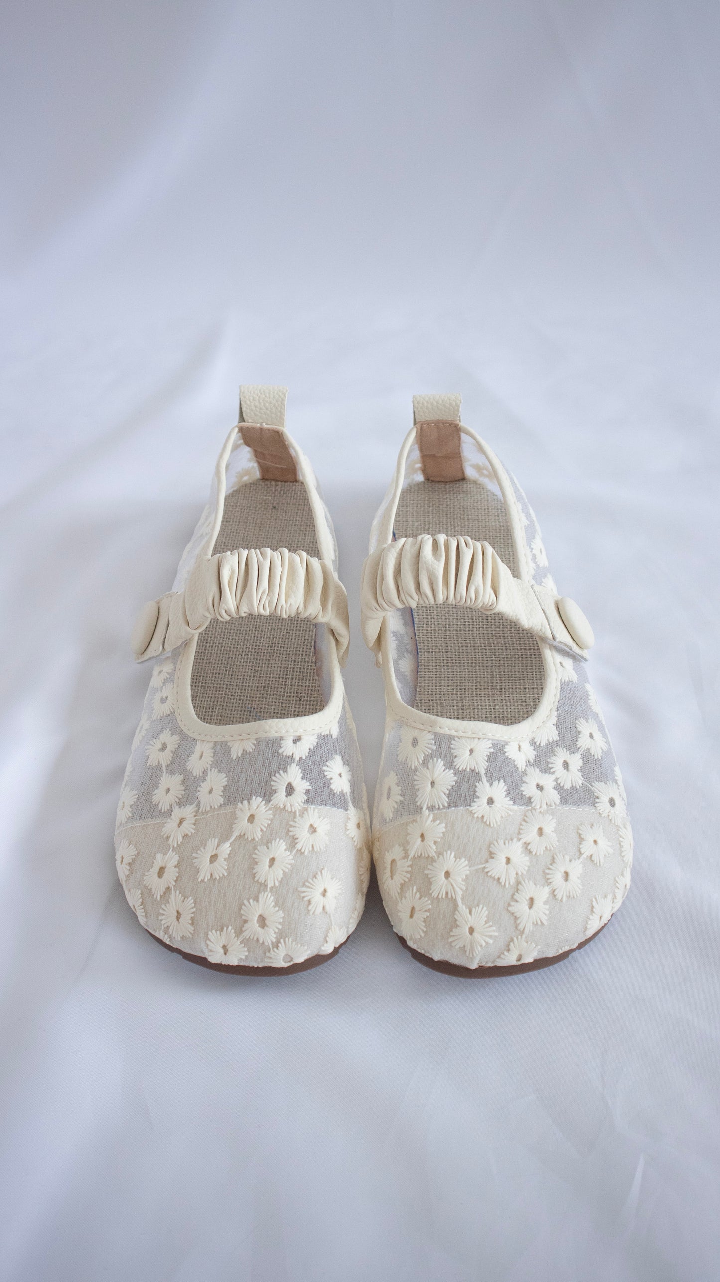 Flower shirring velcro flat (ivory)