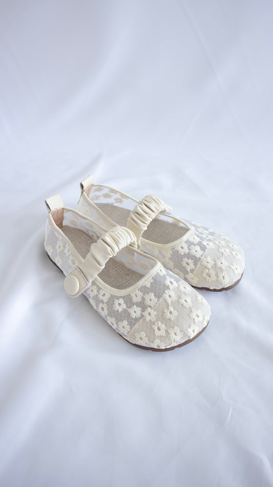 Flower shirring velcro flat (ivory)