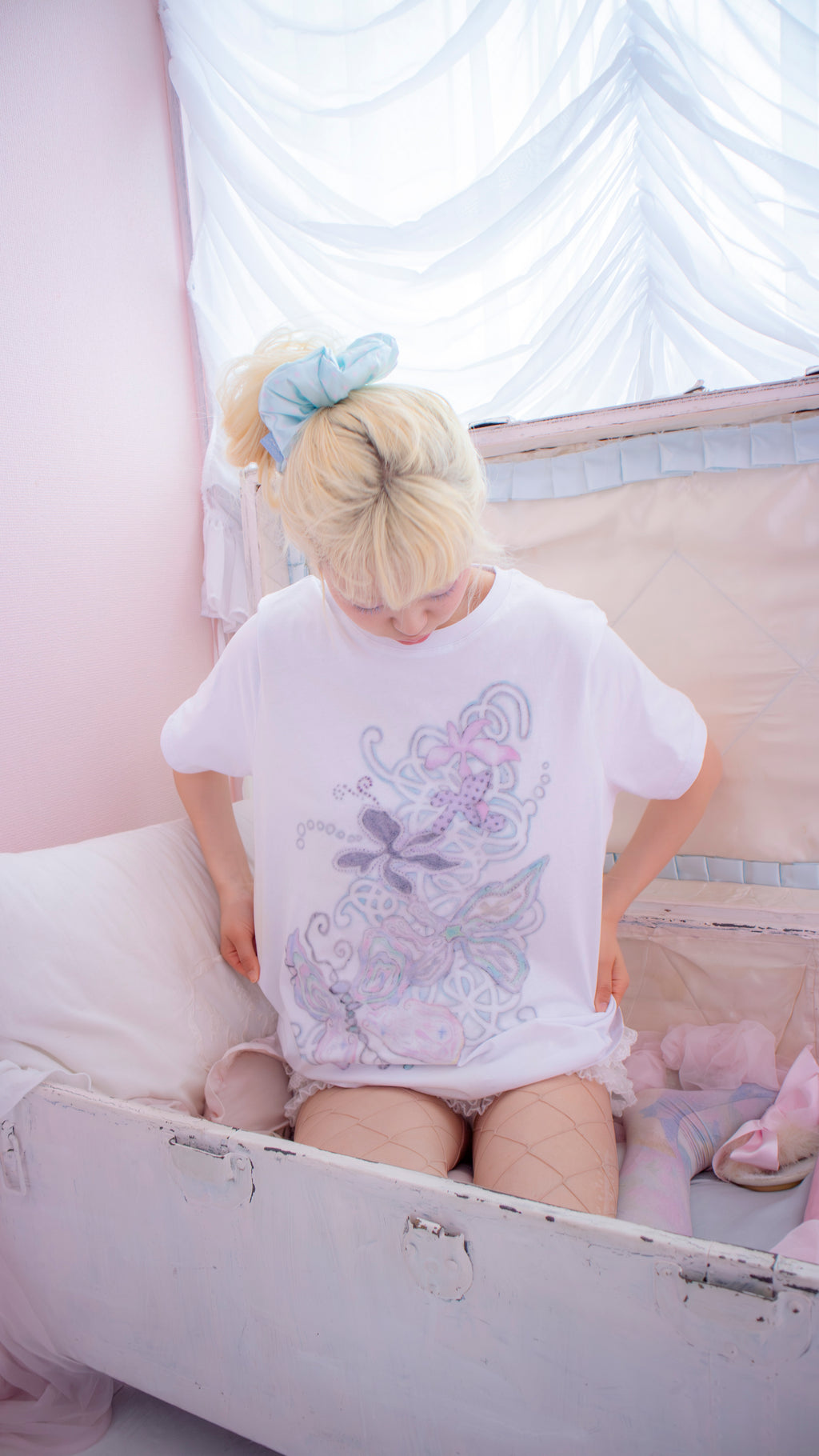 193 Pillow scrunchie (sky blue dot)