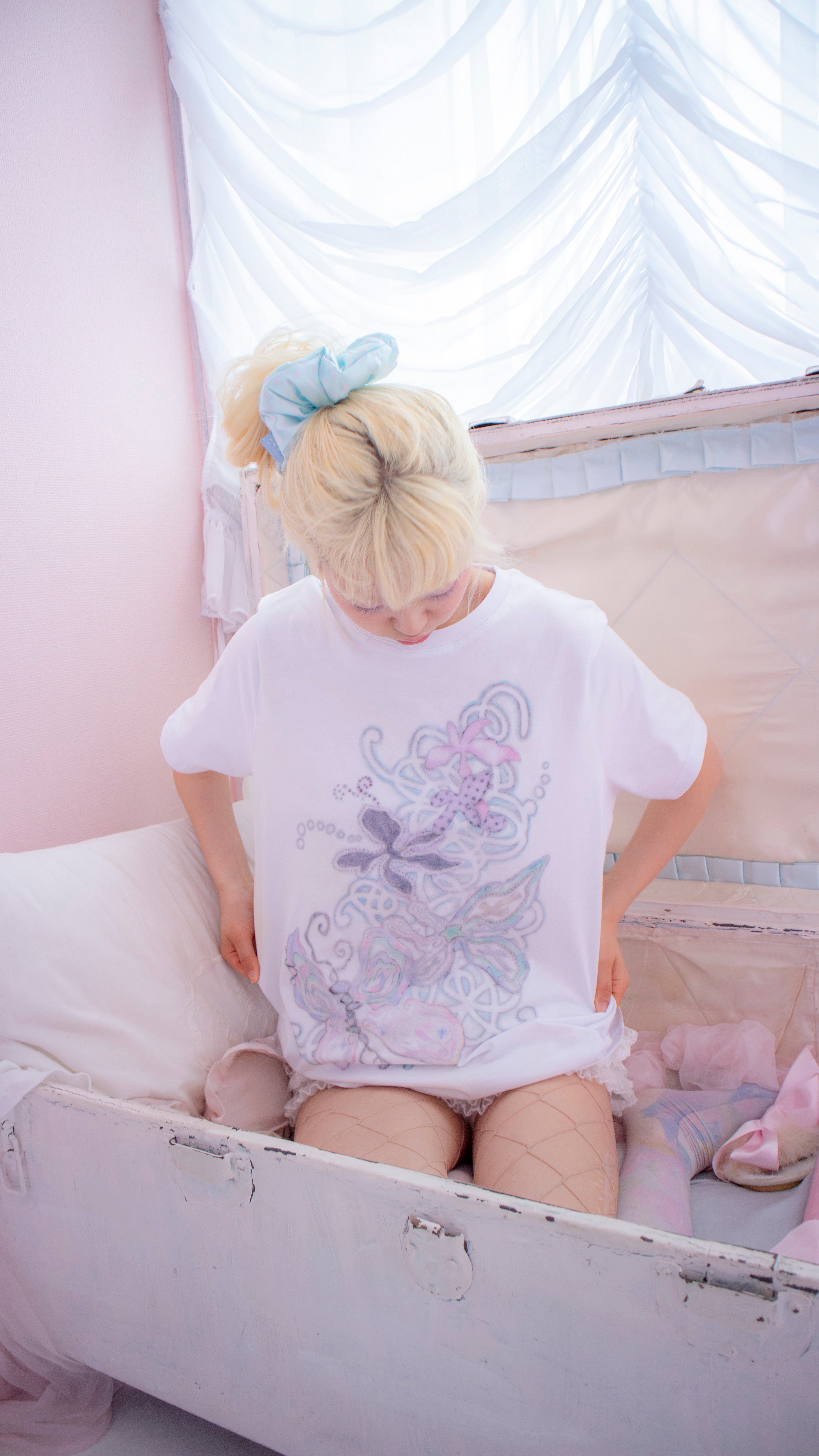 193 Pillow scrunchie (sky blue dot)