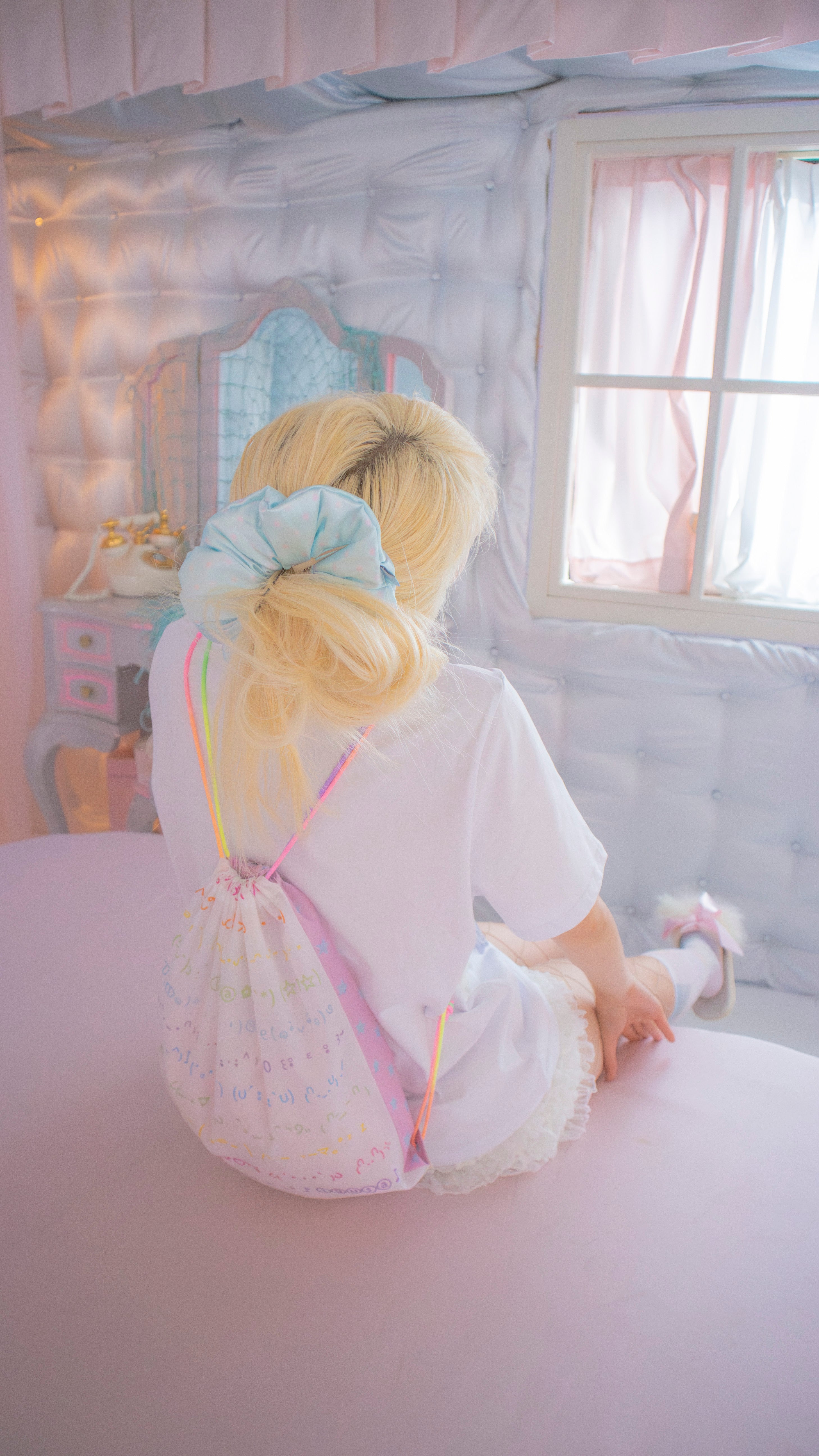 193 Pillow scrunchie (sky blue dot)