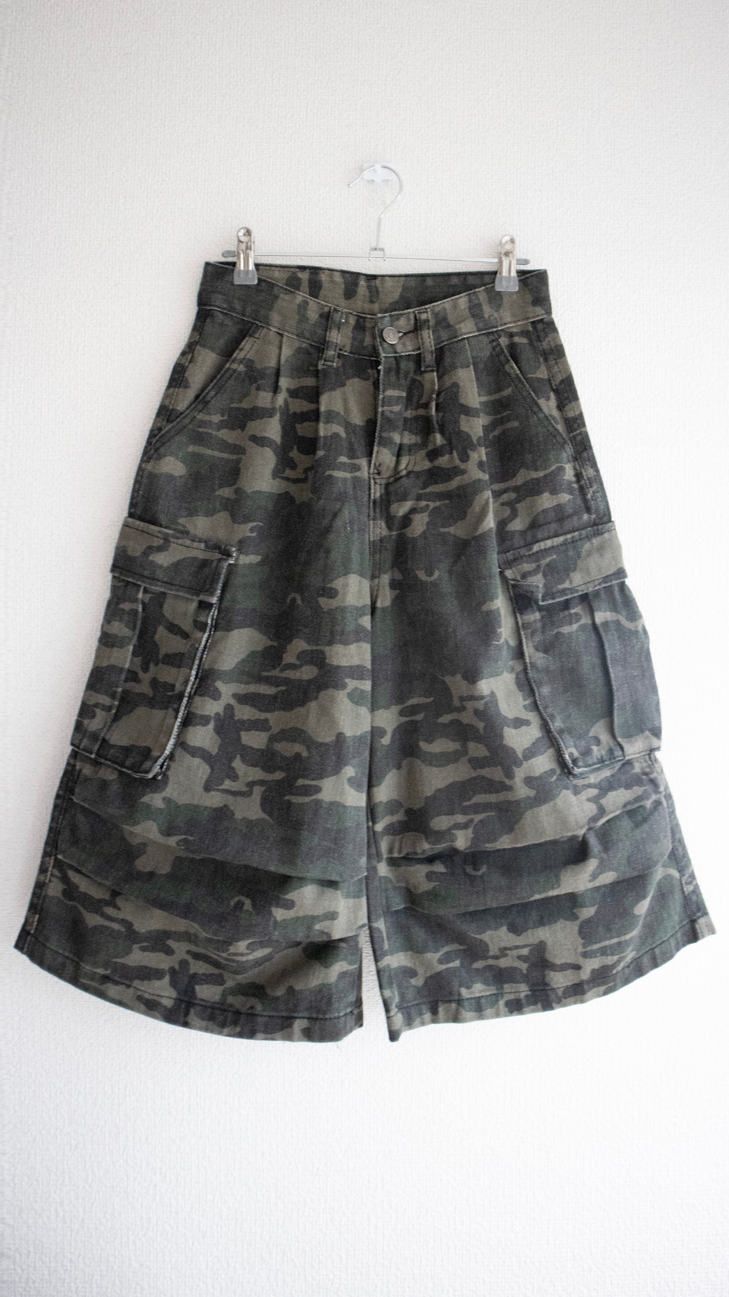 Capri cargo pants (camouflage)