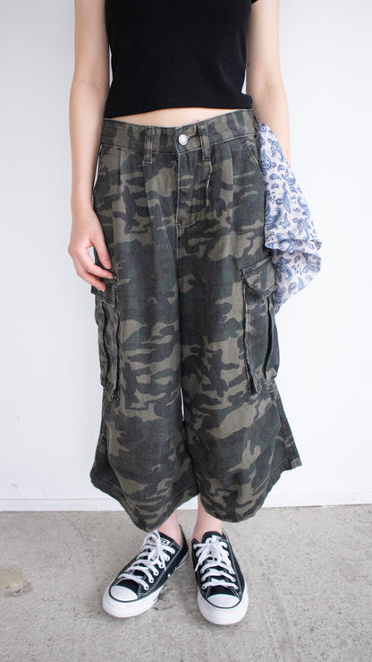 Capri cargo pants (camouflage)