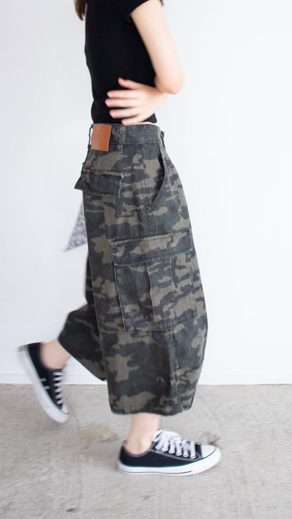 Capri cargo pants (camouflage)