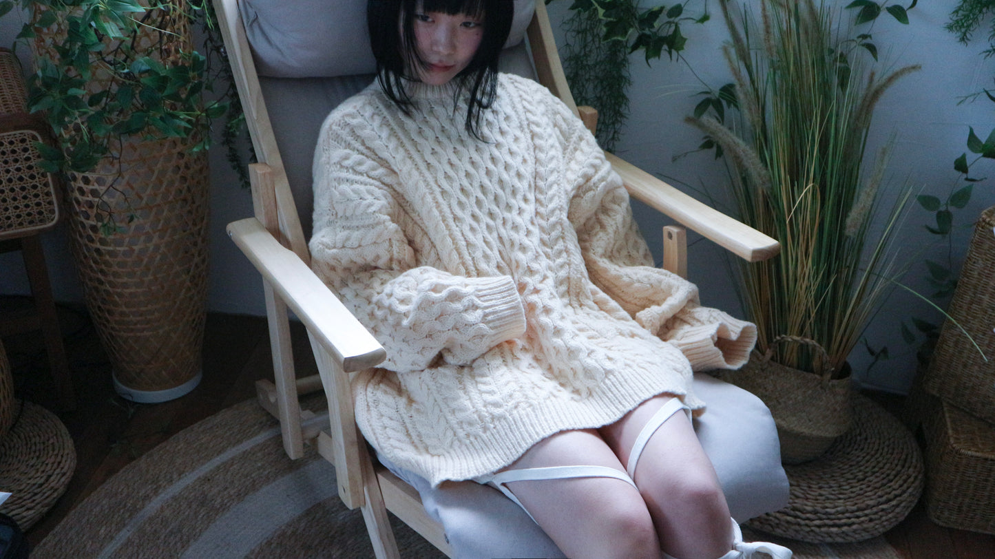 Oversize cable knit