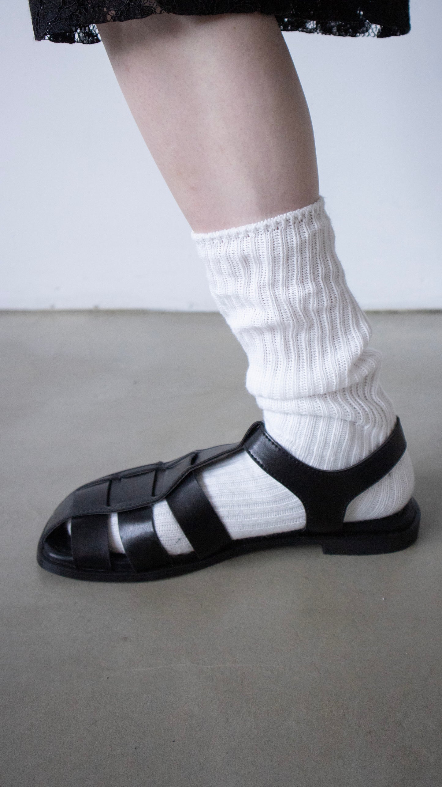 Weave buckle sandal (black)