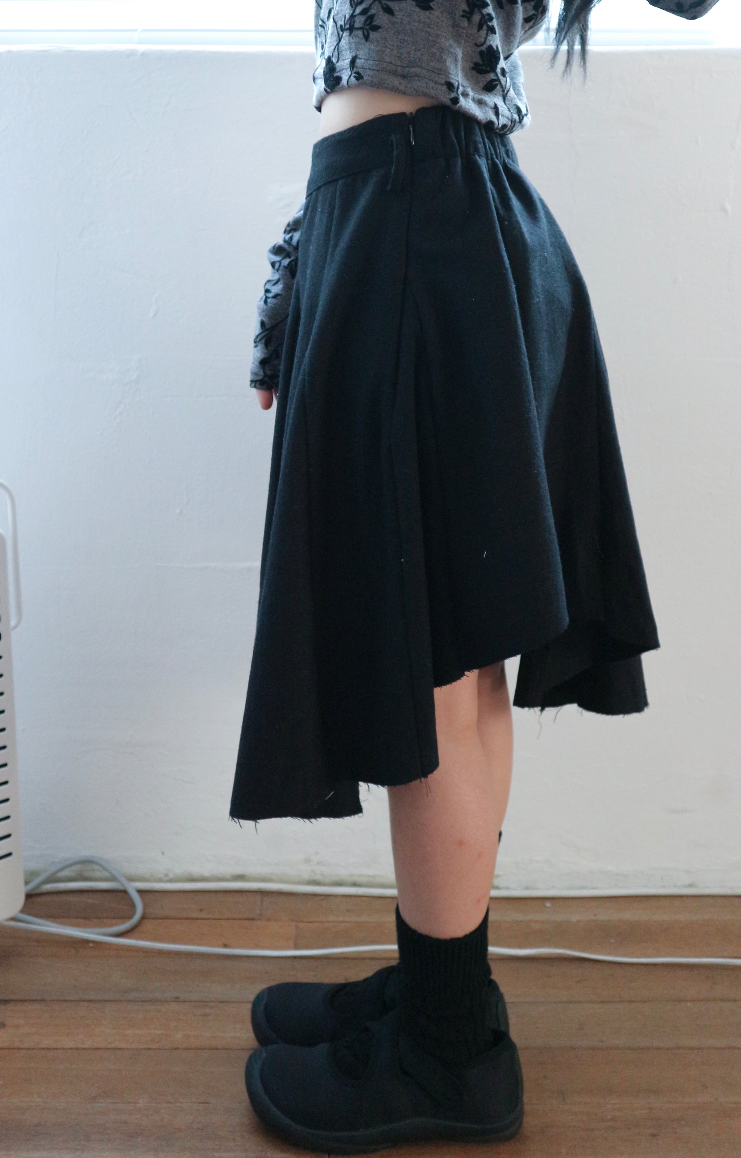 Asymmetry skirt (black)