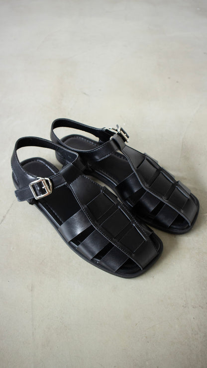 Weave buckle sandal (black)