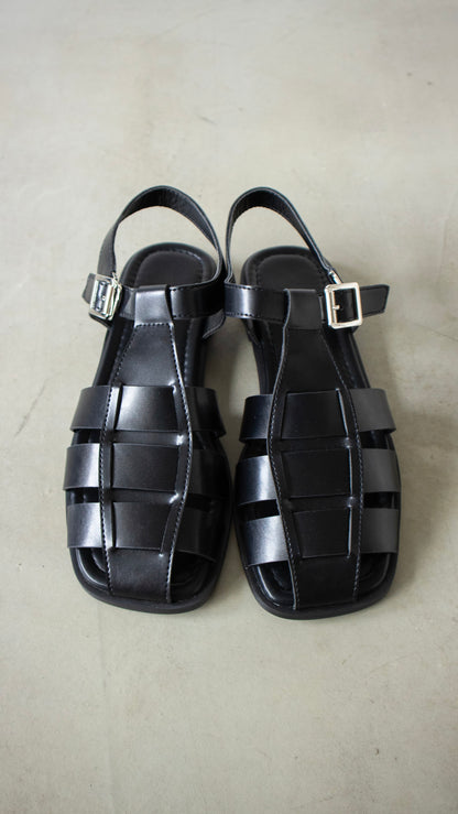 Weave buckle sandal (black)