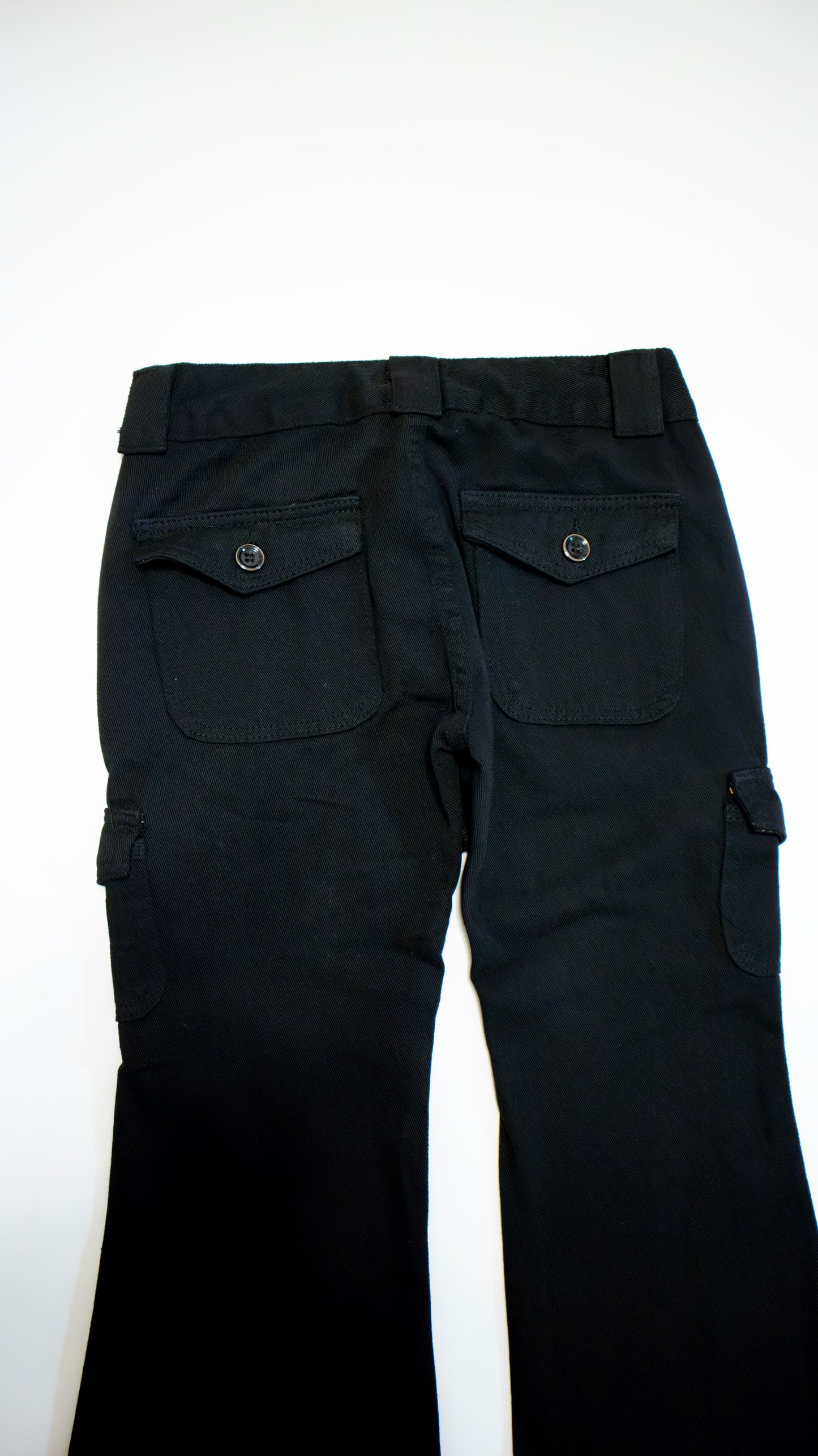 Buttoned cargo bootscut jeans (black)