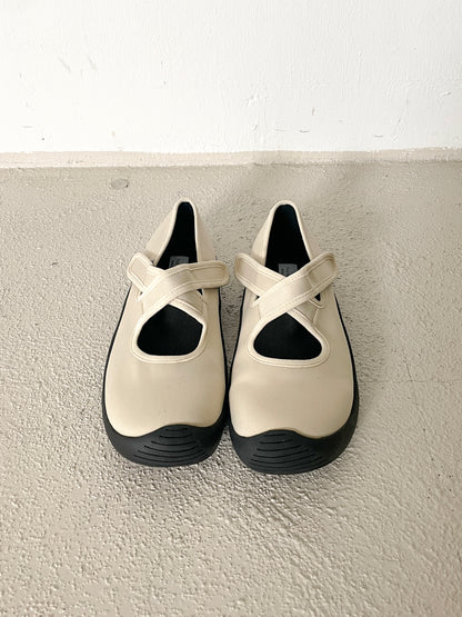 Cross velcro shoes (ivory)