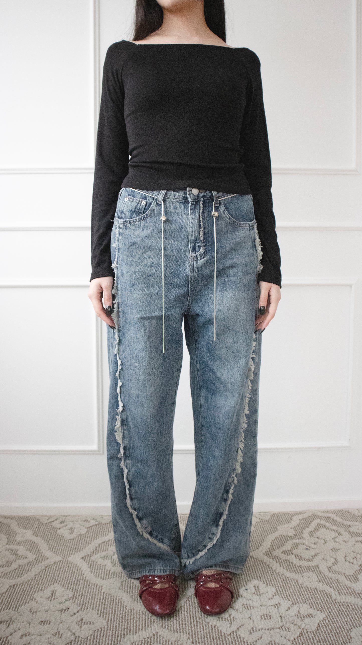 Chain belt damaged denim