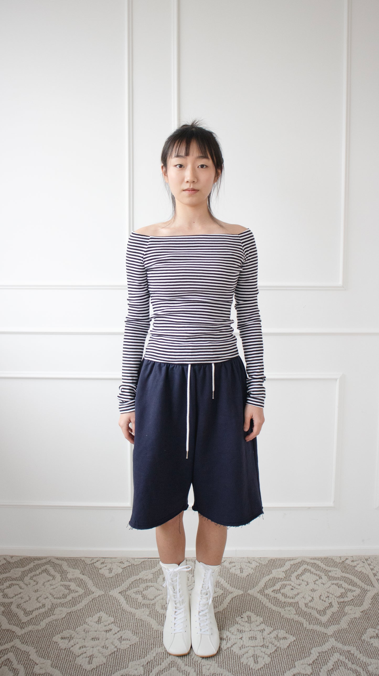 Off-shoulder stripe L/S tee (navy)