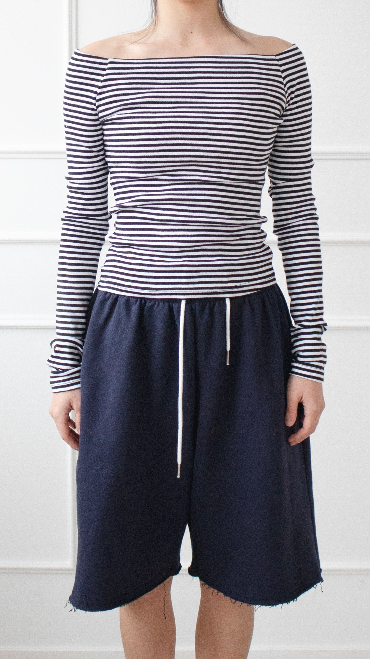 Off-shoulder stripe L/S tee (navy)