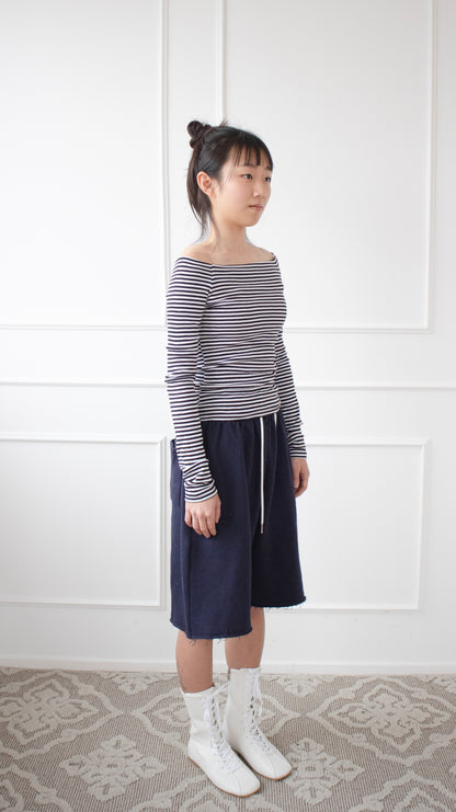 Off-shoulder stripe L/S tee (navy)