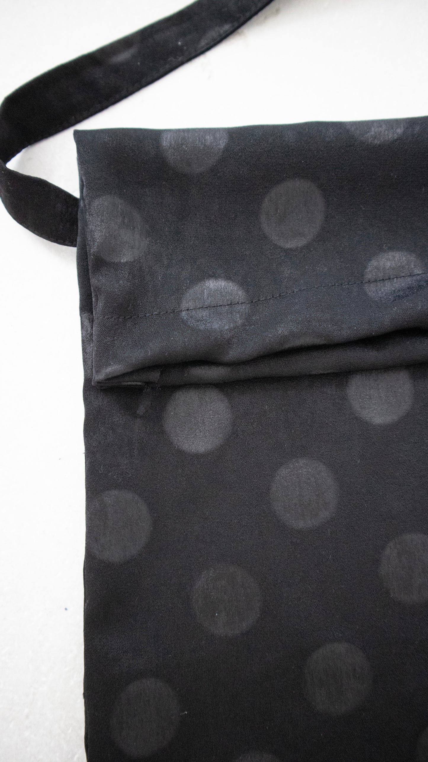 Dot knot cross bag (black)