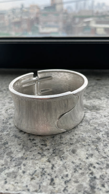 Silver bold bangle