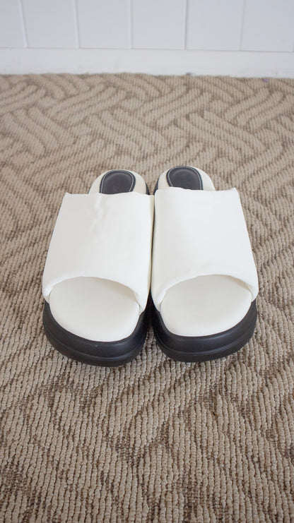 Cushion platform slipper (white)