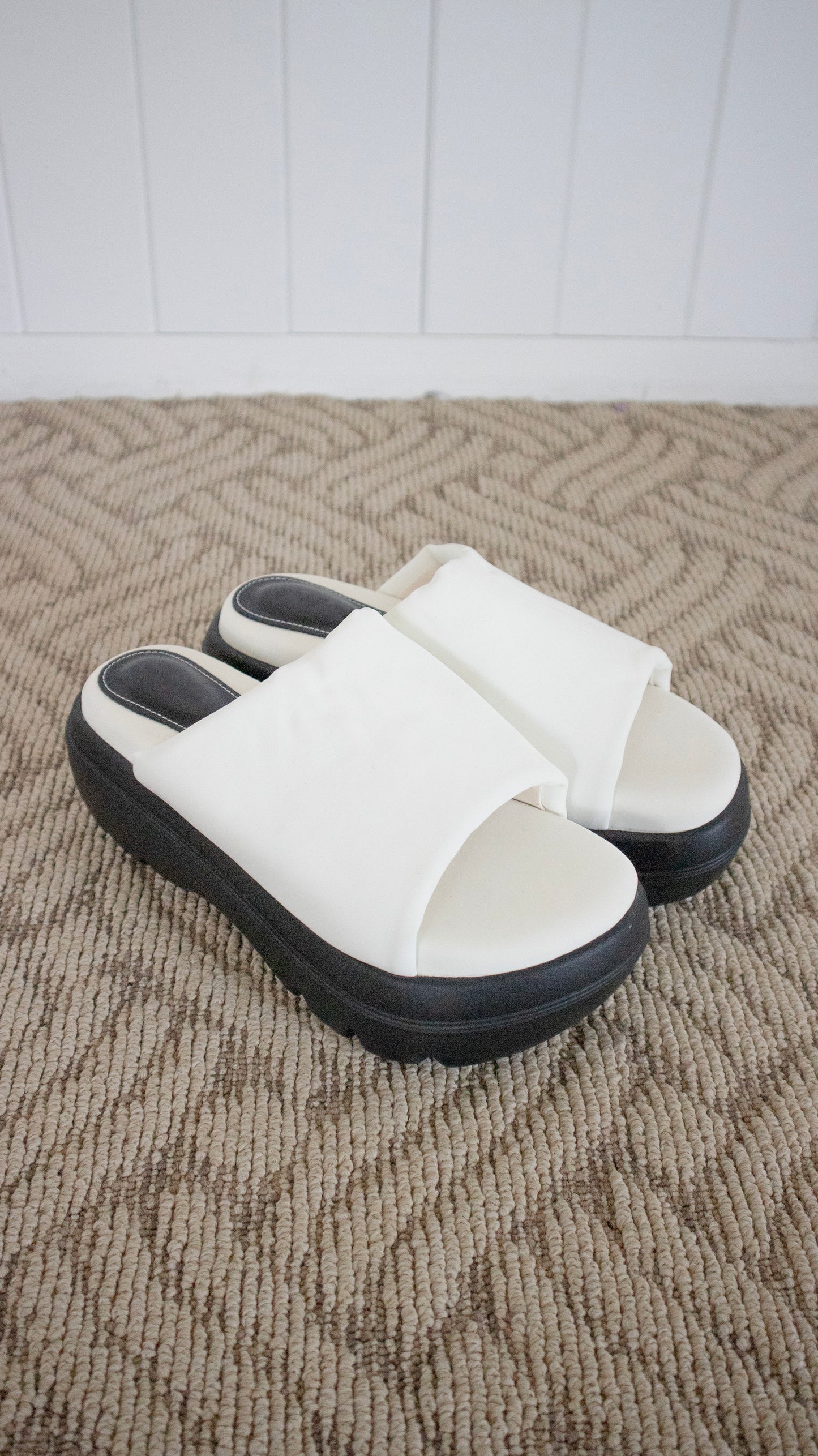 Cushion platform slipper (white)