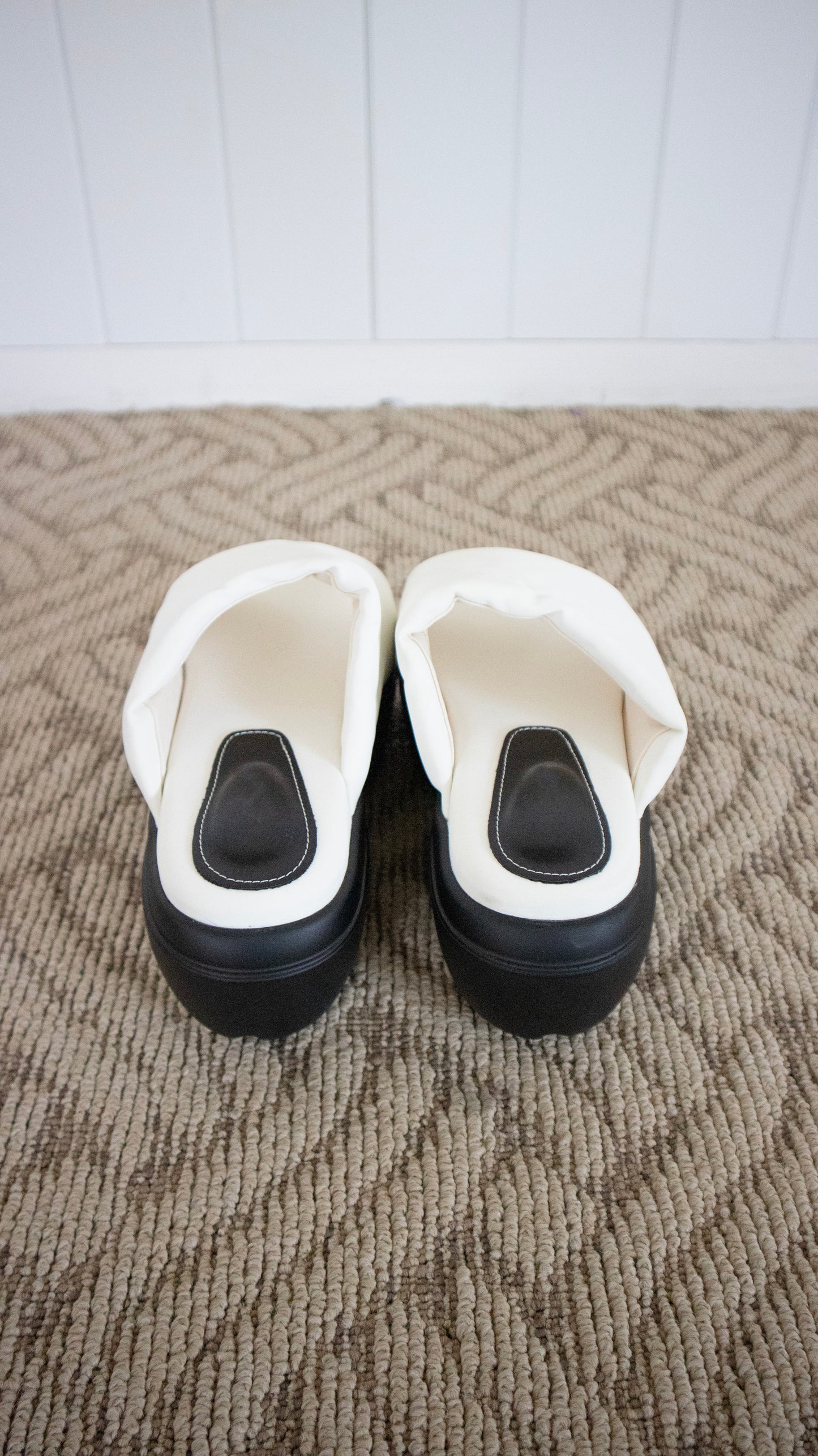 Cushion platform slipper (white)