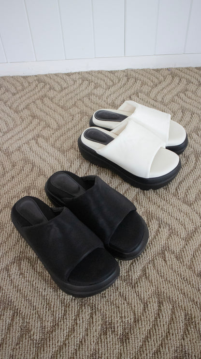 Cushion platform slipper (black)