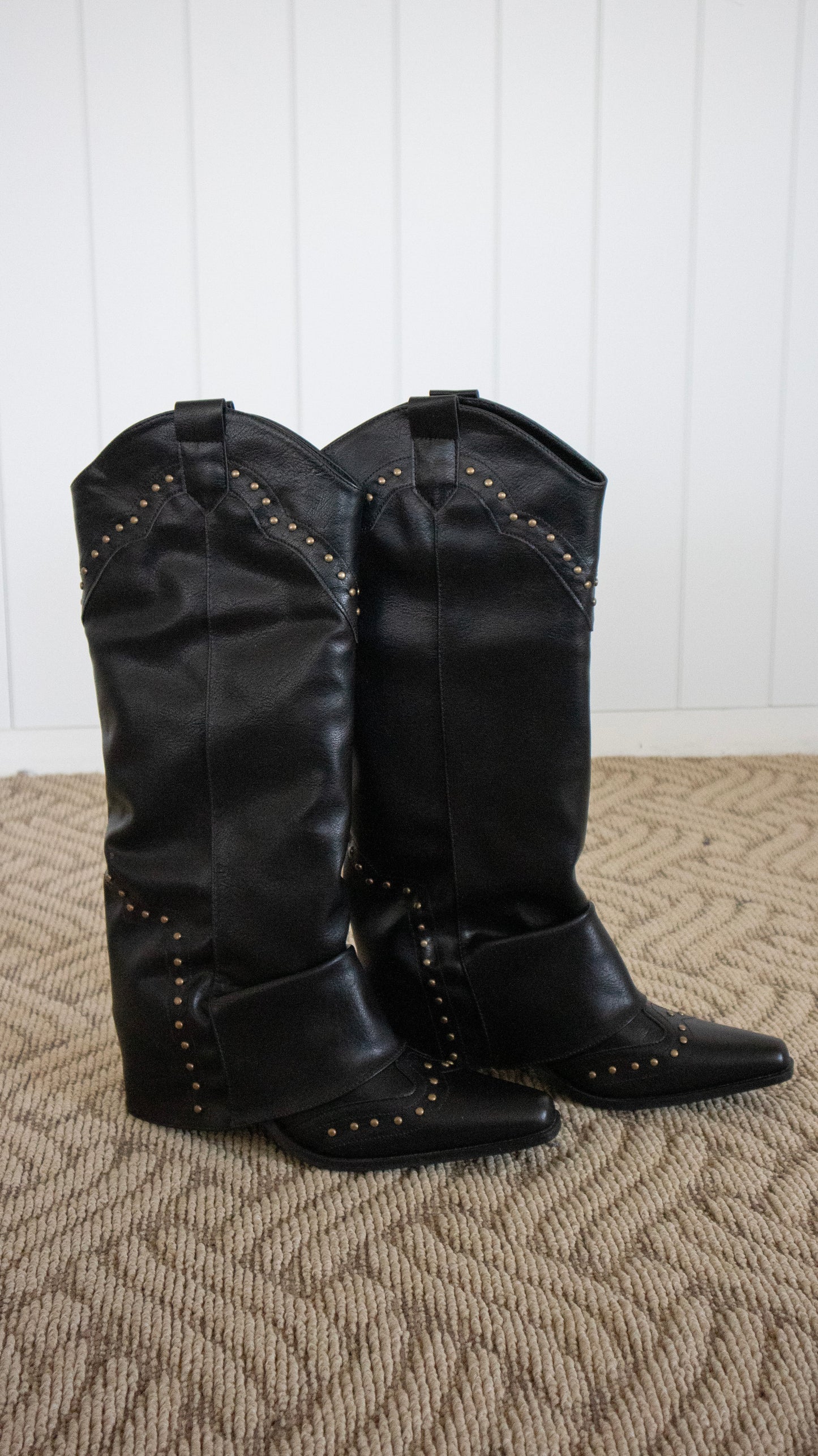 Real leather studs western boots (black)