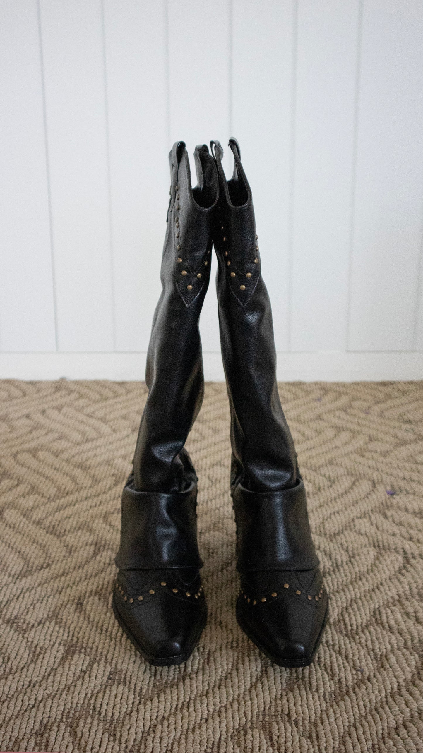 Real leather studs western boots (black)