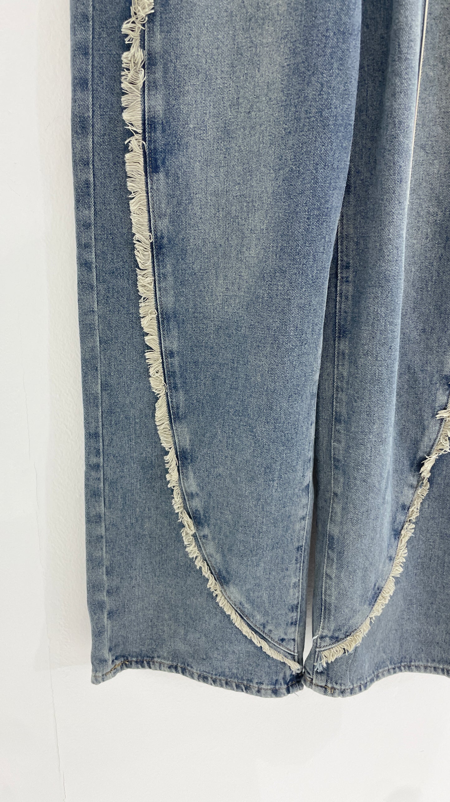 Chain belt damaged denim