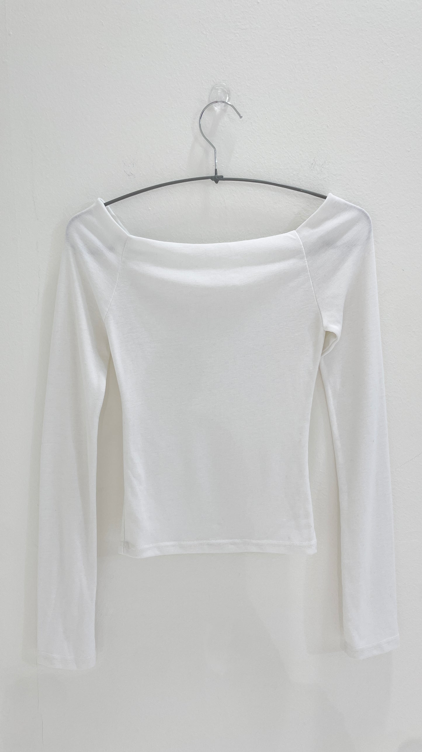 Off-shoulder L/S tee 