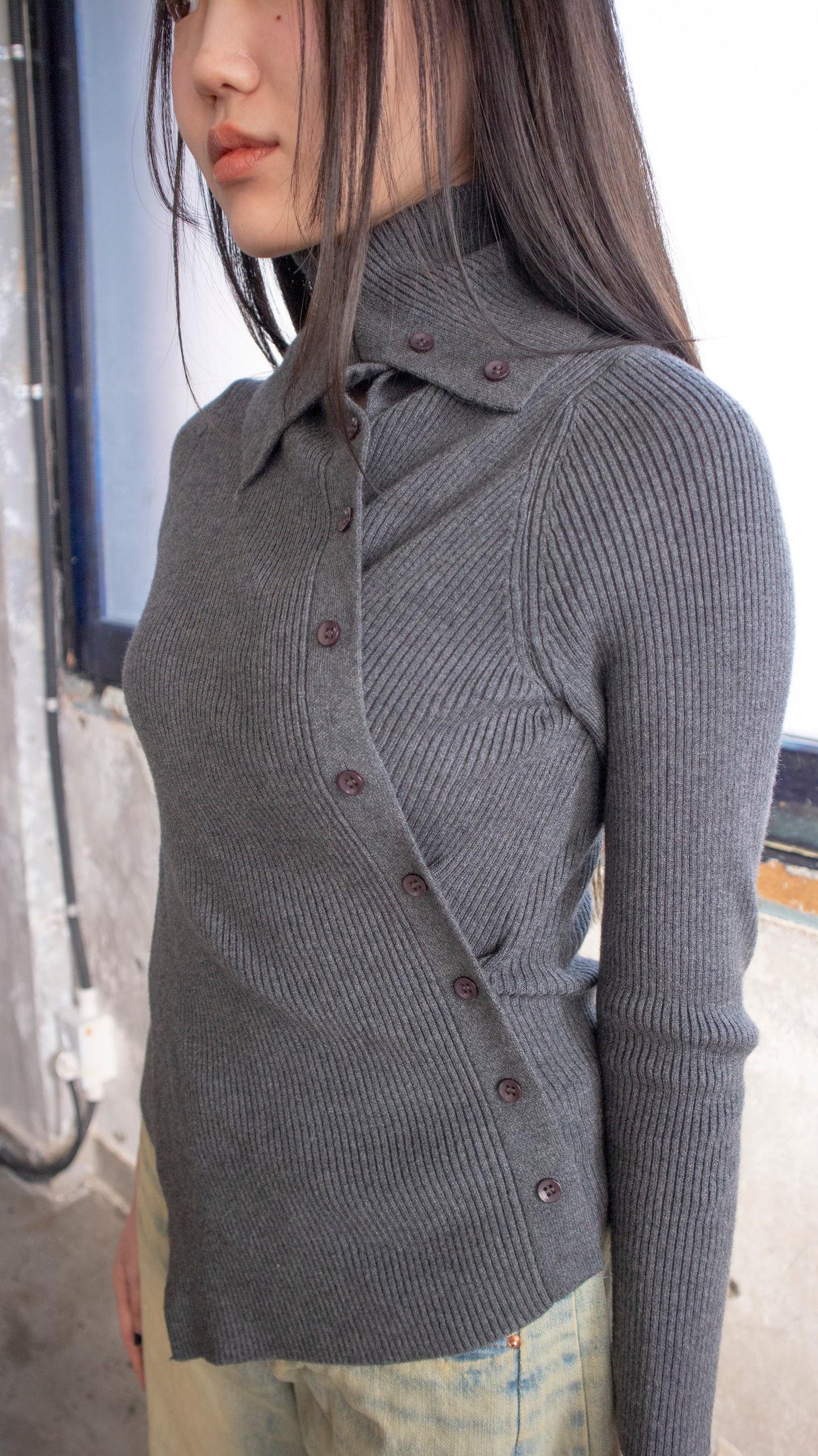 Twisted button knit (charcoal)