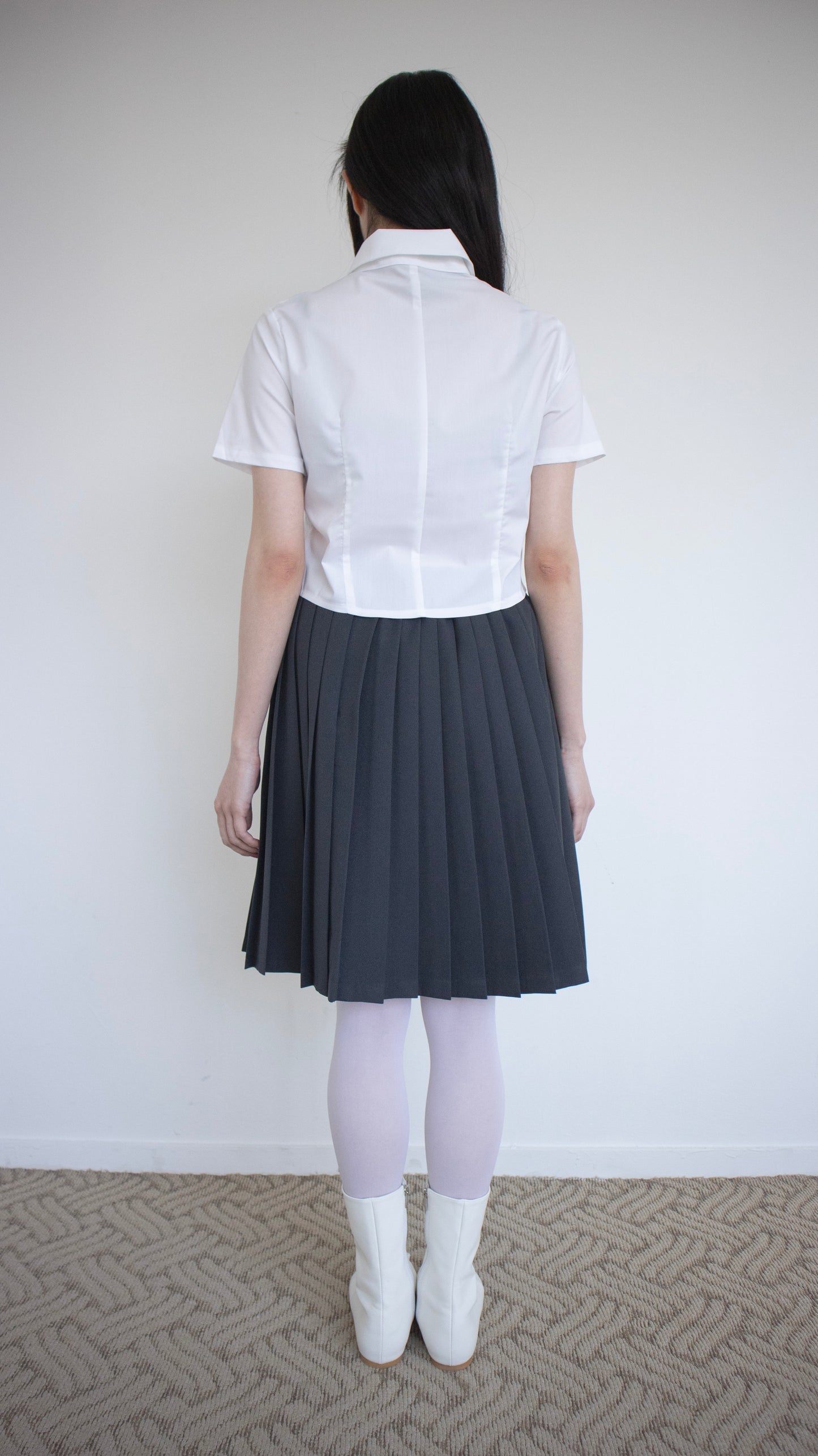 Student pleated skirt (charcoal)