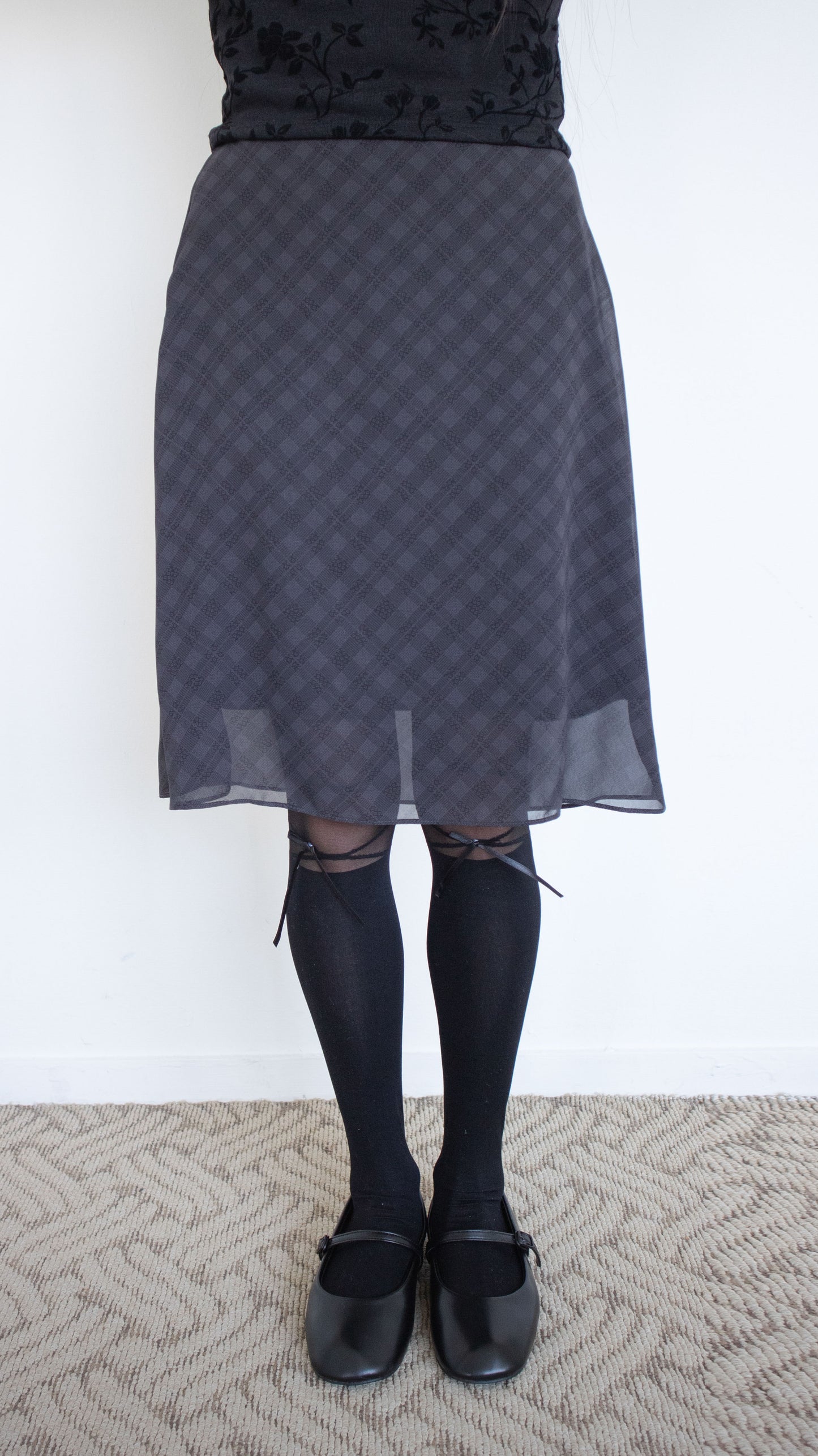 Check chiffon midi skirt (charcoal)