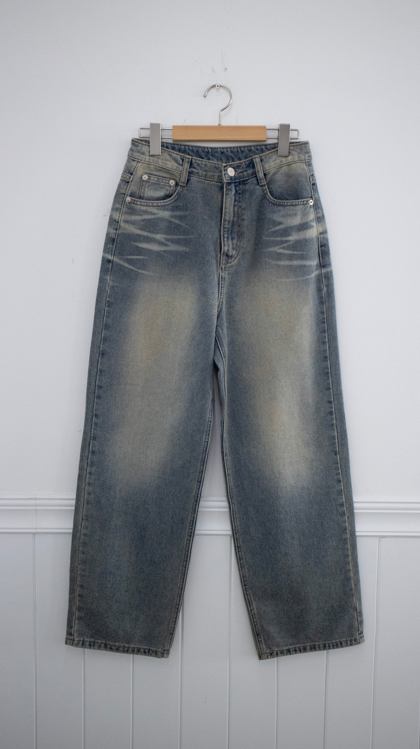 Whiskers straight denim pants (washed blue)