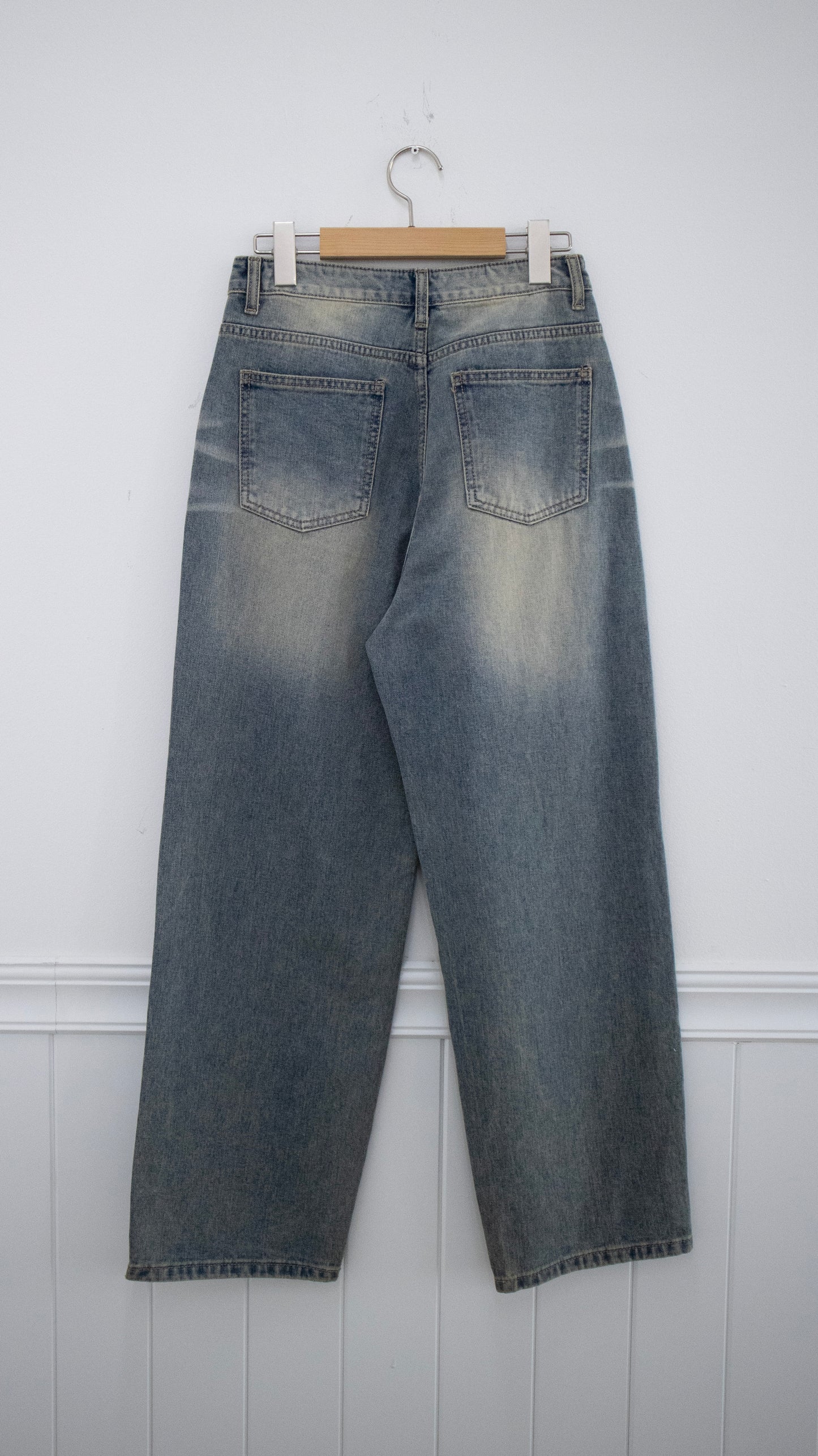 Whiskers straight denim pants (washed blue)